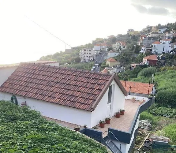 Cozy 1 Bedroom W/ Balcony, Ocean View & Perfect Sunsets