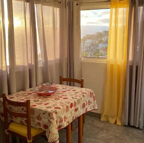 בית נופש Cozy 1 Bedroom W/ Balcony, Ocean View & Perfect Sunsets ריביירה בראבה